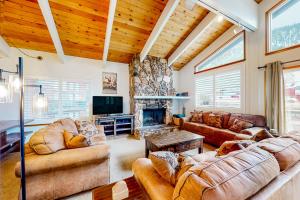 a living room with two couches and a fireplace at Saddle Road Sanctuary in South Lake Tahoe