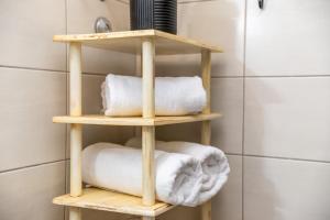 a wooden towel rack in a bathroom with towels at Rezidencija Galileja in Mundanije