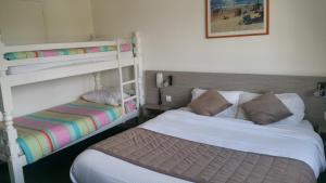 Postel nebo postele na pokoji v ubytování Hotel De La Mer