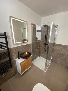 a bathroom with a shower and a sink and a mirror at Zum Ewigen Rath in Mühlhausen