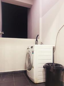 a washing machine in a bathroom with a cat sitting on it at Charming Studio 1BR 1LR Condo Georgetown 魅力一室一厅套房 in George Town