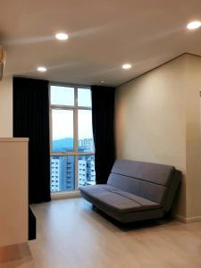 a bedroom with a bed in front of a large window at Charming Studio 1BR 1LR Condo Georgetown 魅力一室一厅套房 in George Town