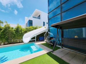 Bazén v ubytování Pattaya plam spring pool villa 3 bedroom nebo v jeho okolí
