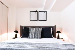Postel nebo postele na pokoji v ubytování Amazing Location in Old Quebec - 1br Condo