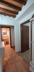 a room with a hallway with a door and a bathroom at La casetta in Camaiore