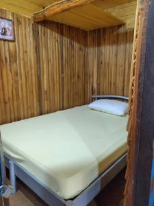 Letto o letti in una camera di Mikin vajat i ribnjak Korenita, Loznica