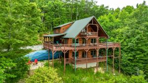 a tree house in the middle of a forest at The High Life LONG RANGE VIEWS OF THE BLUE RIDGE MOUNTAINS in Mineral Bluff