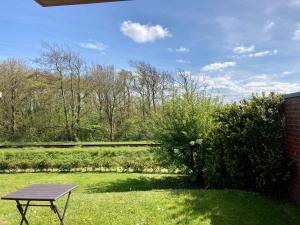 a picnic table sitting in the grass in a yard at Ferienhaus Grodenblick Strandflieder Whg. 2 in Wangerooge