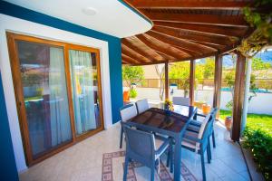 Foto dalla galleria di Villa Sword a Ortaca Altre 19 foto