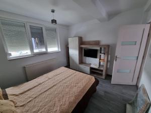 Postel nebo postele na pokoji v ubytování Casa Alba STr,Crizantemelor 17