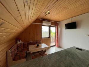 TV a/nebo společenská místnost v ubytování Panna Apartmanház