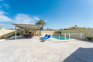 The swimming pool at or close to El Molino