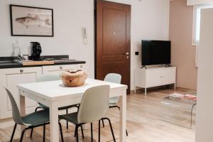 a kitchen and dining room with a table and chairs at Tra le case di Reggio - Passo Buole in Reggio Emilia