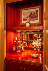 a red room with a table with wine glasses on it at Ivy Lodge in Newport