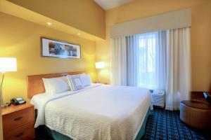 Postel nebo postele na pokoji v ubytování Fairfield Inn and Suites by Marriott McAllen