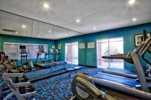 Fitness centrum a/nebo fitness zařízení v ubytování Fairfield Inn and Suites by Marriott McAllen