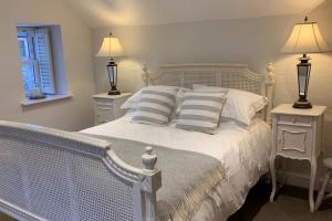 Postel nebo postele na pokoji v ubytování Folly Farm Cottage, Cosy, Secluded near to St Ives