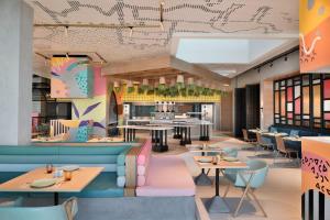 Restaurant ou autre lieu de restauration dans l'établissement Aloft Muscat