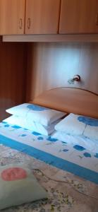 Postel nebo postele na pokoji v ubytování APARTMANI SENKA - VILLA OLIVER