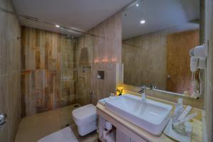 Un baño de Hotel Barahi Pokhara