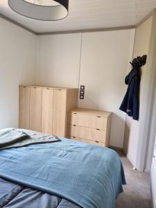 Postel nebo postele na pokoji v ubytování Chalet Etxetxoa, de 1 à 4 personnes avec Climatisation, SPA, Terrain privé et Piscine
