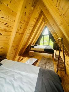 a room with two beds in a wooden attic at sataplebungalov in Çamlıhemşin