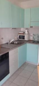 Kuchyň nebo kuchyňský kout v ubytování APARTMANI SENKA - VILLA OLIVER