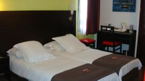 Posteľ alebo postele v izbe v ubytovaní Enzo Hotels Pont-a-Mousson by Kyriad Direct
