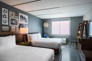 Postel nebo postele na pokoji v ubytování Renaissance Minneapolis Bloomington Hotel