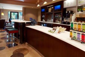 a bar in a restaurant with a counter and stools at Courtyard by Marriott Buffalo Amherst/University in Amherst