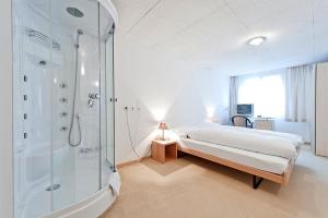 
Ein Badezimmer in der Unterkunft Hotel Weisses Kreuz
