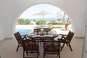 Bazén v ubytování Gennadi Aegean Horizon Villas nebo v jeho okolí