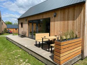 Het gebouw waarin de camping zich bevindt
