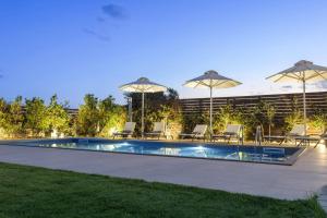 Bazén v ubytování Callista Luxury Residences nebo v jeho okolí