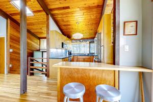 Gallery image of Bijha's View in Chilmark +36 photos