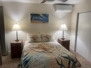 Cozy Custom Vacation Home客房内的一张或多张床位