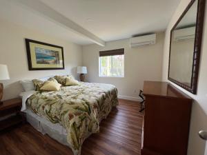 Cozy Custom Vacation Home客房内的一张或多张床位