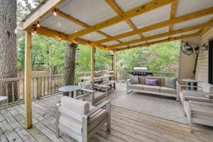 Balkón nebo terasa v ubytování Lake Hamilton Cabin Boating Getaway!