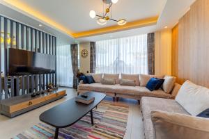 A television and/or entertainment centre at Villa Kazarman, Kalkan’ın kalbinde denize, merkeze
