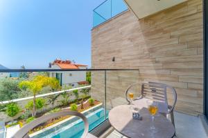 A balcony or terrace at Villa Kazarman, Kalkan’ın kalbinde denize, merkeze