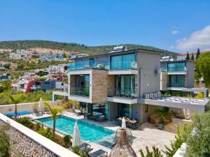 The swimming pool at or close to Villa Kazarman, Kalkan’ın kalbinde denize, merkeze
