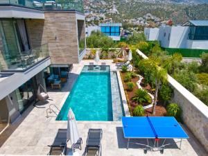 The swimming pool at or close to Villa Kazarman, Kalkan’ın kalbinde denize, merkeze