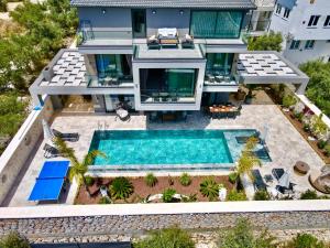 The swimming pool at or close to Villa Kazarman, Kalkan’ın kalbinde denize, merkeze