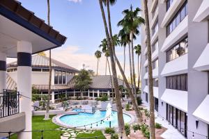 Πισίνα στο ή κοντά στο Delta Hotels by Marriott Phoenix Mesa