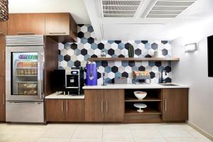 Η κουζίνα ή μικρή κουζίνα στο Delta Hotels by Marriott Phoenix Mesa