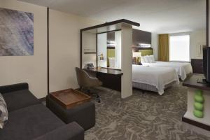Postel nebo postele na pokoji v ubytování SpringHill Suites by Marriott Toronto Vaughan