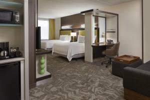 Postel nebo postele na pokoji v ubytování SpringHill Suites by Marriott Toronto Vaughan