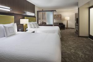 Postel nebo postele na pokoji v ubytování SpringHill Suites by Marriott Toronto Vaughan