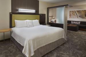 Postel nebo postele na pokoji v ubytování SpringHill Suites by Marriott Toronto Vaughan