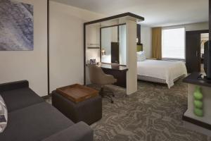 Postel nebo postele na pokoji v ubytování SpringHill Suites by Marriott Toronto Vaughan